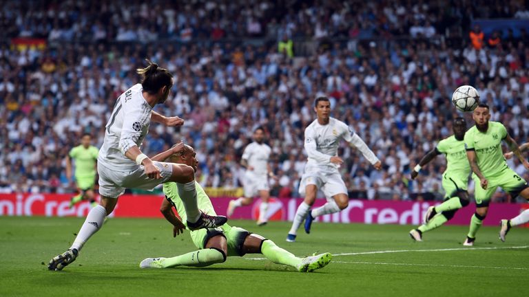 Real Madrid's Welsh forward Gareth Bale (L) scores