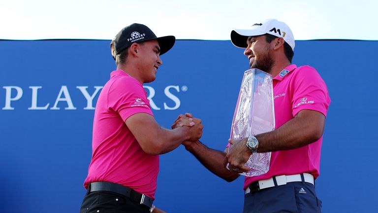 Rickie Fowler presents the trophy to Jason Day 