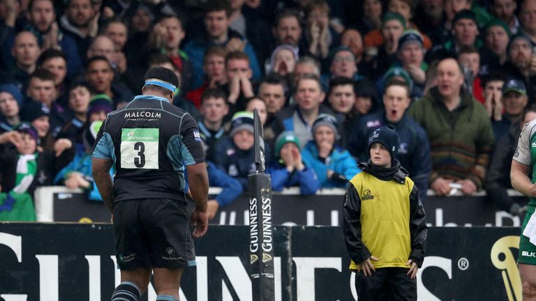 Sila Puafisi leaves the pitch after being sent off against Connacht