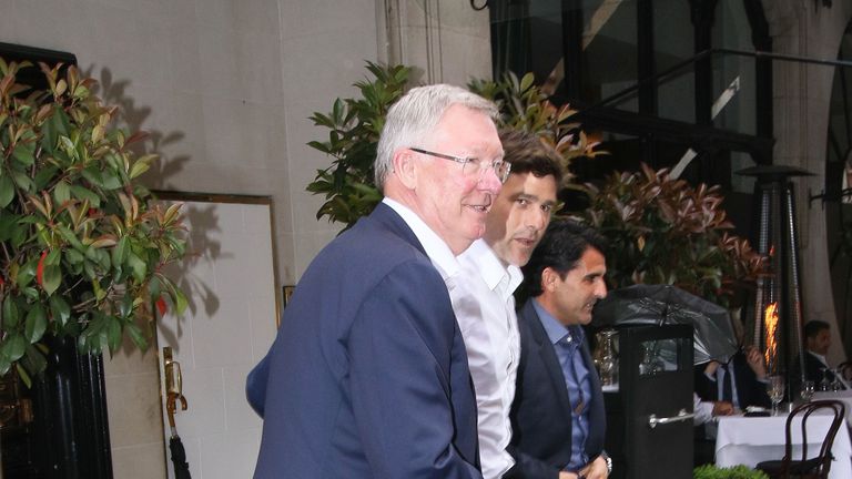SIR ALEX FERGUSON SEEN LEAVING SCOTTS RESTAURANT IN MAYFAIR LONDON AFTER HAVING LUNCH. TUESDAY 10TH MAY 2016 - MAGICMOMENTSUK - 07753 30 30 77