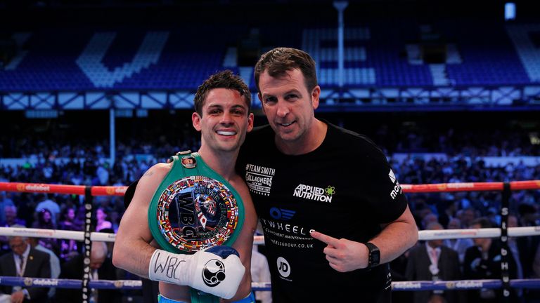 REAL LIFE ROCKY STORY PROMOTION
GOODISON PARK,LIVERPOOL
PIC;LAWRENCE LUSTIG
VACANT WBC SILVER SUPER FEATHERWEIGHT CHAMPIONSHIP @9ST 4LBS
STEPHEN SMITH V DA