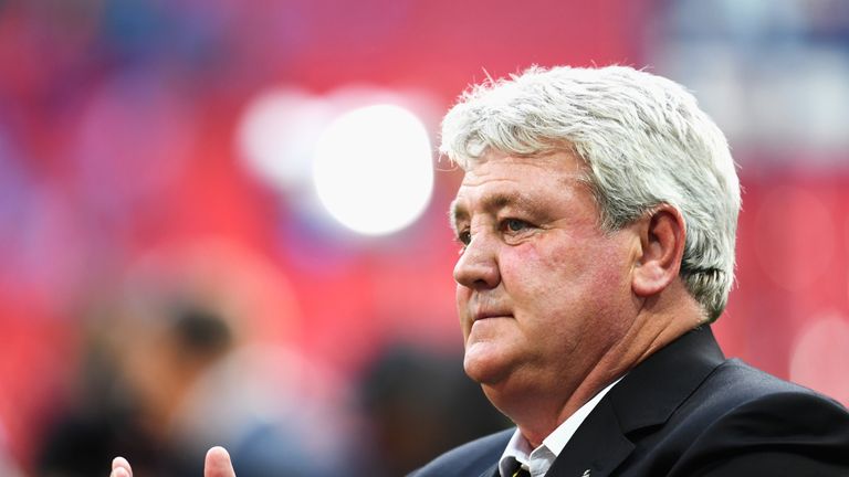 LONDON, ENGLAND - MAY 28:  Steve Bruce, manager of Hull City celebrates after the Sky Bet Championship Play Off Final match between Hull City and Sheffield