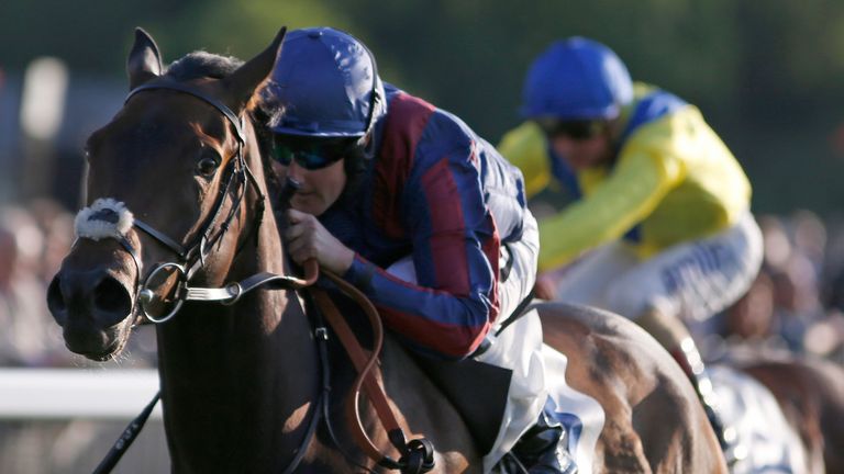 Tom Queally and The Tin Man win the Weatherby's Private Bank Leisure Stakes at Windsor.