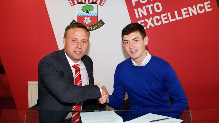 Thomas O'Connor signs first pro contract with Southampton