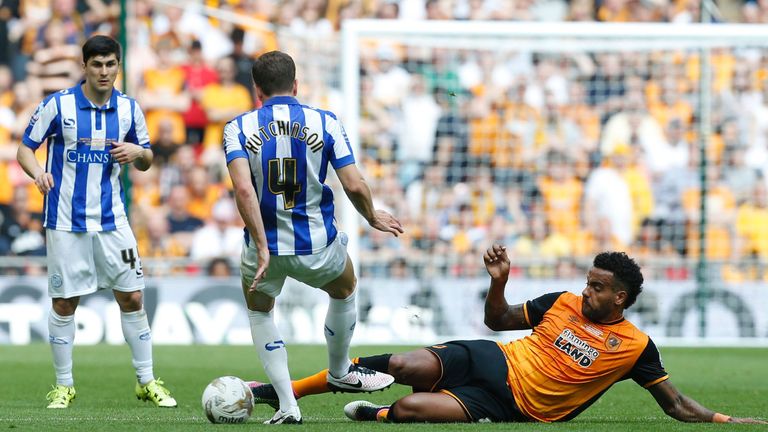 Hull City's midfielder Tom Huddlestone (R) tackles Sheffield Wednesday's English defender Sam Hutchinson (2L) during the English Championship play-oFF