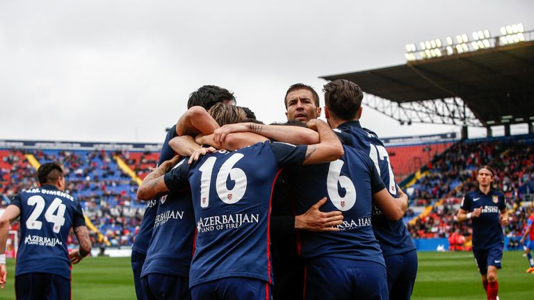 Atletico's players celebrate after Fernando Torres' goal against Levante