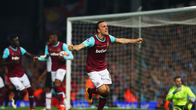 Mark Noble of West Ham United celebrates as Michail Antonio of West Ham United scores their second and equalising goal during the game against Man Utd