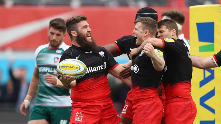 Will Fraser of Saracens celebrates scoring a try during the Aviva Premiership semi final match between Saracens and Leicester Tigers at Allianz Park