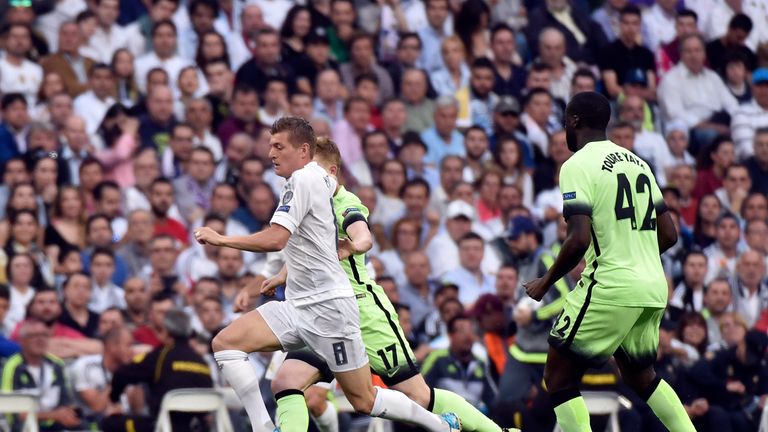 Real Madrid's German midfielder Toni Kroos (L) vies with Manchester City's Ivorian midfielder and captain Yaya Toure (R) and Manchester City's Belgian midf