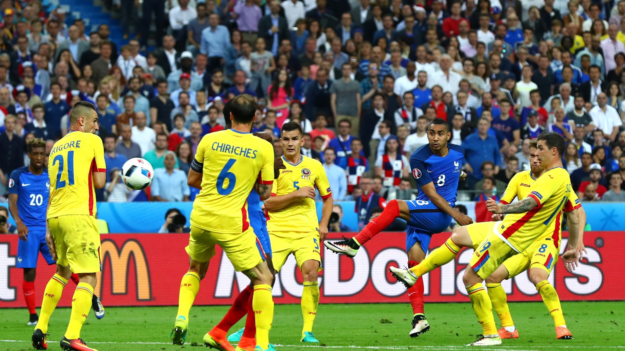 Франций румыния. Романия Франция. Румыния и Франция. France 2016. Euro 2000 Romania.