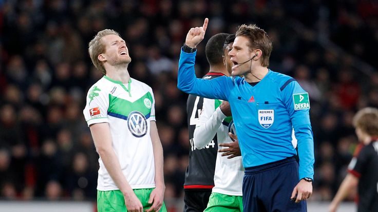 LEVERKUSEN, GERMANY - APRIL 01:  Andre Schurrle of Wolfsburg (L) angry about refree Felix Brych during the Bundesliga match between Bayer Leverkusen and V