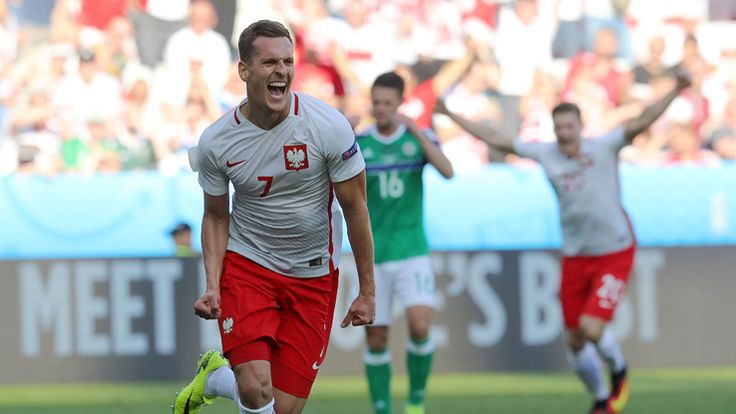 Esulta Arkadiusz Milik, decisivo nella vittoria a Nizza contro l'Irlanda del Nord (Foto Getty)