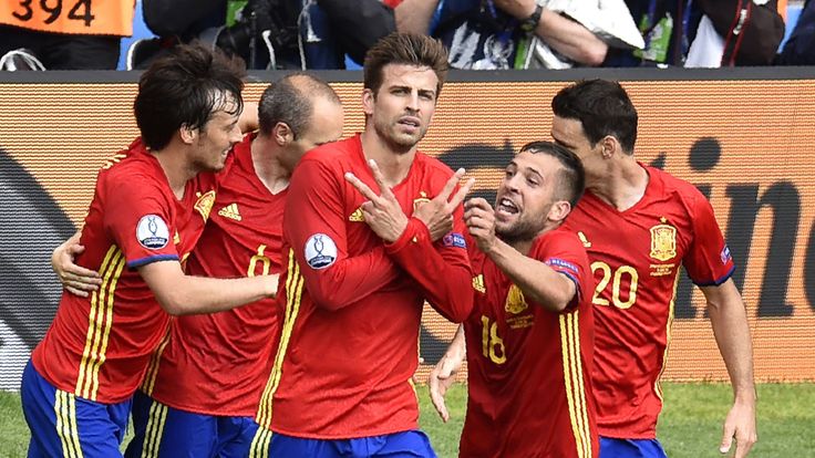 Spain defender Gerard Pique celebrates his goal v Czech Republic, Toulouse, Euro 2016