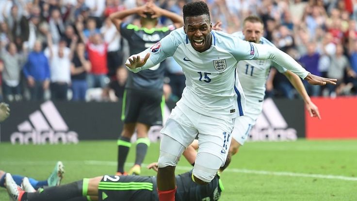 Sturridge esulta dopo il gol che vale la vittoria contro il Galles (foto Getty)