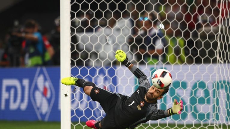 Un solo errore su 10 rigori tirati. A decidere Polonia-Portogallo è stato Rui Patricio che ha parato il destro di Blaszczykowski (Getty Image)