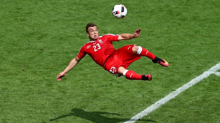 La fantastica rovesciata di Shaqiri che ha regalato il pareggio alla Svizzera. Ai rigori però ha prevalso la Polonia (Getty Image)