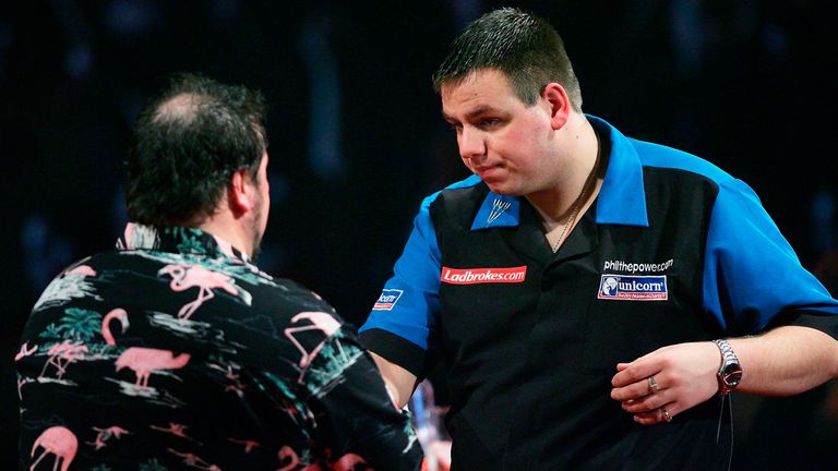 El infame choque de Manley y Adrian Lewis en la Taberna del Circo vio a 'Jackpot' salir del escenario durante su pelea de cuartos de final