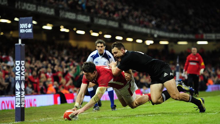 CARDIFF, WALES - NOVEMBER 24:  Wales wing Alex Cuthbert (l) dives in to score despite the attentions of Israel Dagg during the International Match between 