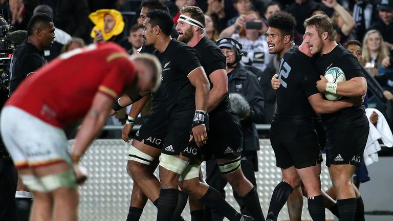 The All Blacks celebrate Nathan Harris' last minute try