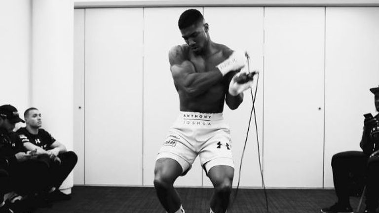 Anthony Joshua goes through his skipping routine (courtesy of Instagram)