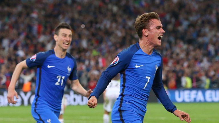 Antoine Griezmann of France celebrates with Laurent Koscielny