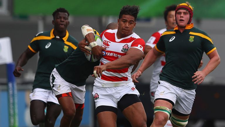 Ataata Moeakiola of Japan breaks through the South African defence 