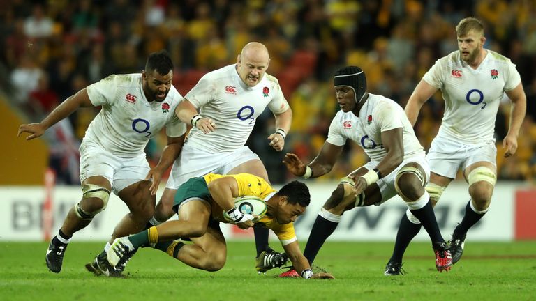 England's forwards close down Wallaby Tevita Kuridrani