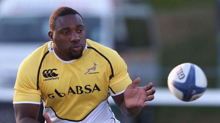 Beast Mtawarira catches the ball during Springbok training