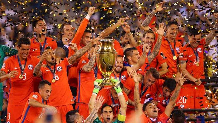  Claudio Bravo #1 of Chile hoist the trophy after defeating Argentina to win the Copa America 