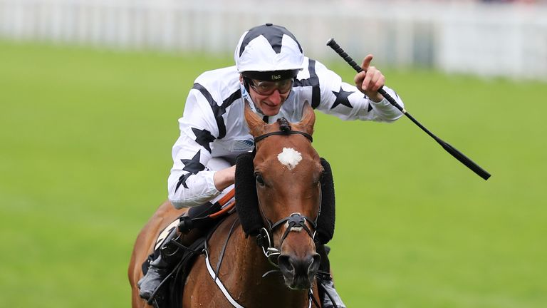 Adam Kirby celebrates his victory on Commissioned