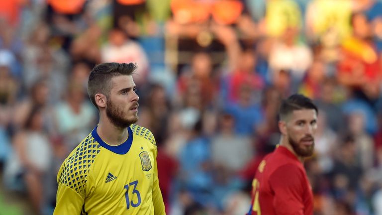 Spain's goalkeeper David de Gea (L) prepares to give the ball past Spain's defender Sergio Ramos during the EURO 2016 friendly football match Spain vs Geor