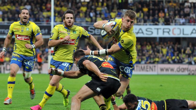 Clermont's David Strettle powering over for a try against La Rochelle in Top 14 action