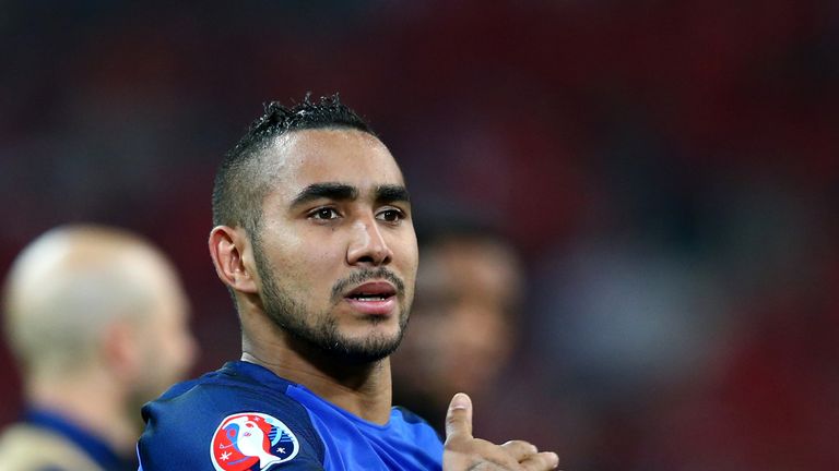  Dimitri Payet of France celebrates after he scored his side's second goal against Albania
