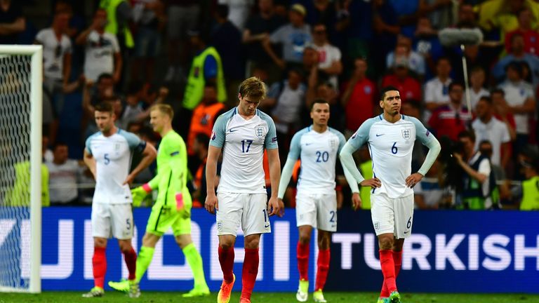 England show their dejetion after conceding late against Russia