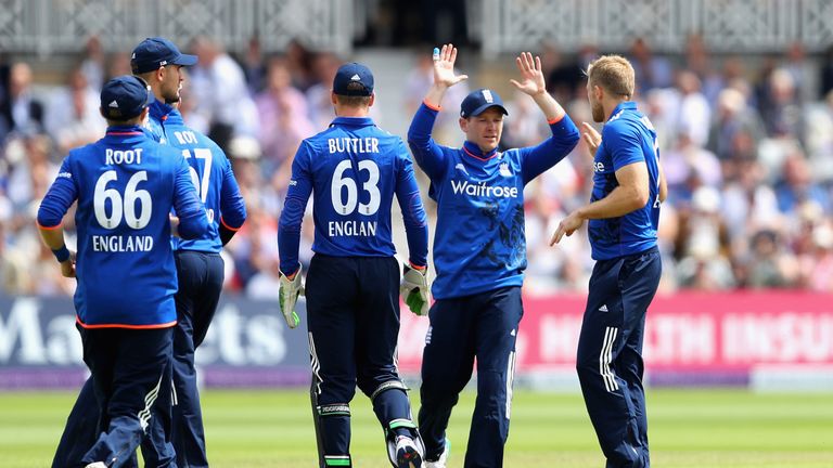 Eoin Morgan, England Captain congratulates David Willey after dismissing Danushka Gunathilaka of Sri Lanka