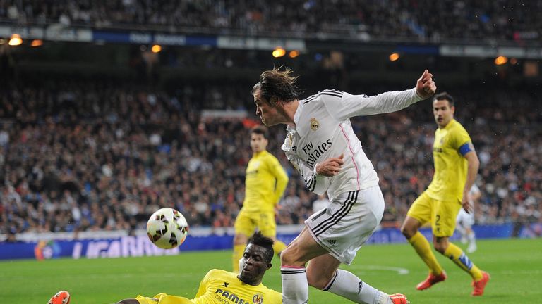 Eric Bailly of Villarreal  blocks Gareth Bale of Real Madrid during the La Liga match between Real Madrid and Villarreal at the Bernabeu in 2015