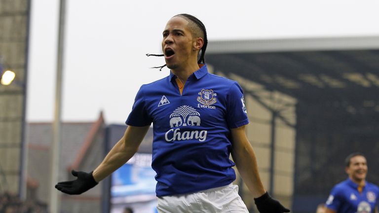 Everton's South African midfielder Steven Pienaar celebrates scoring the opening goal of the English Premier League football match between Everton and Chel