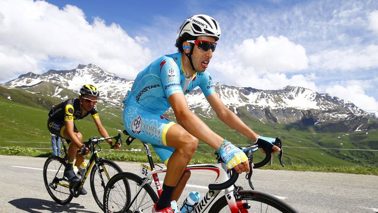 Fabio Aru in action during Stage 6 of the 2016 Dauphine Libere