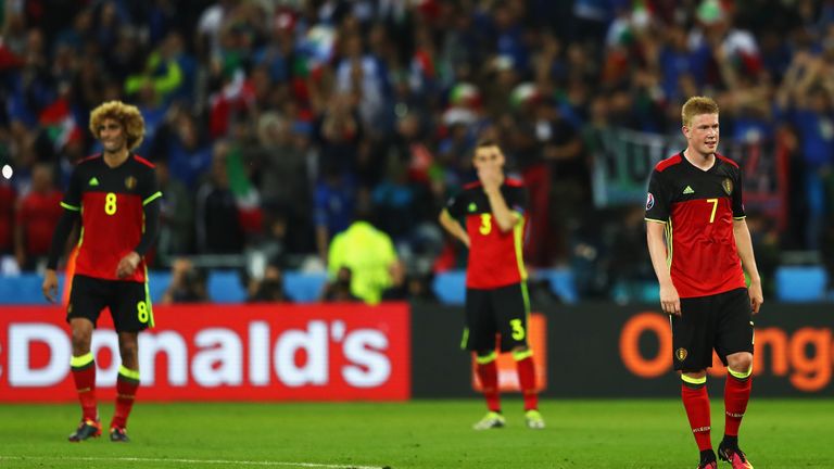 Kevin De Bruyne (r) and Marouane Fellaini (l) look dejected after Belgium's defeat