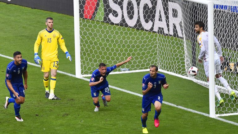Italy's defender Giorgio Chiellini (2nd R) celebrates a goal Italy's midfielder Emanuele Giaccherini (3rd L) and Italy's forward Pelle (L) during Euro 2016