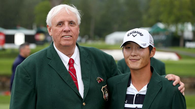 Greenbrier Resort owner Jim Justice with last year's champion Danny Lee