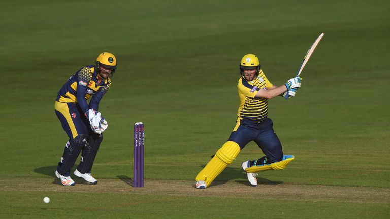 Liam Dawson cuts behind square for Hampshire