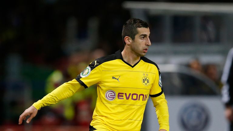 Henrikh Mkhitaryan (L) of Dortmund