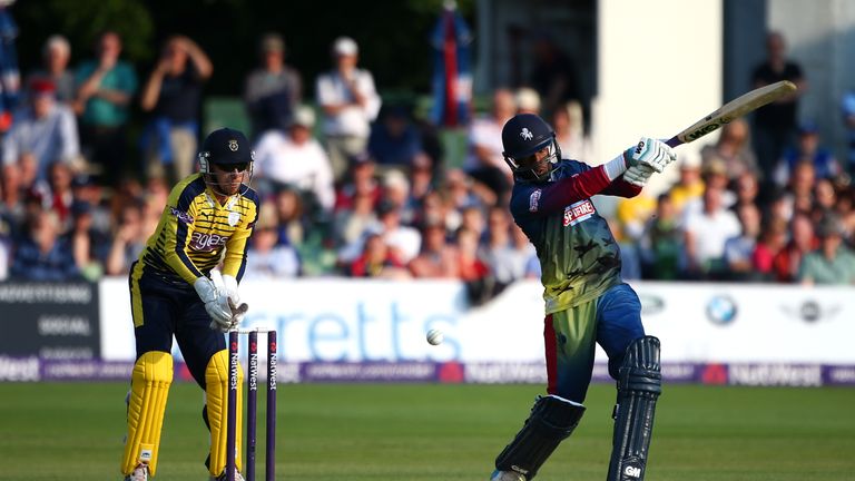 CANTERBURY, ENGLAND - JUNE 08: Daniel Bell-Drummond (R) of Kent hits out while wicket keeper Adam Wheater (L) of Hampshire looks on during the NatWest T20 