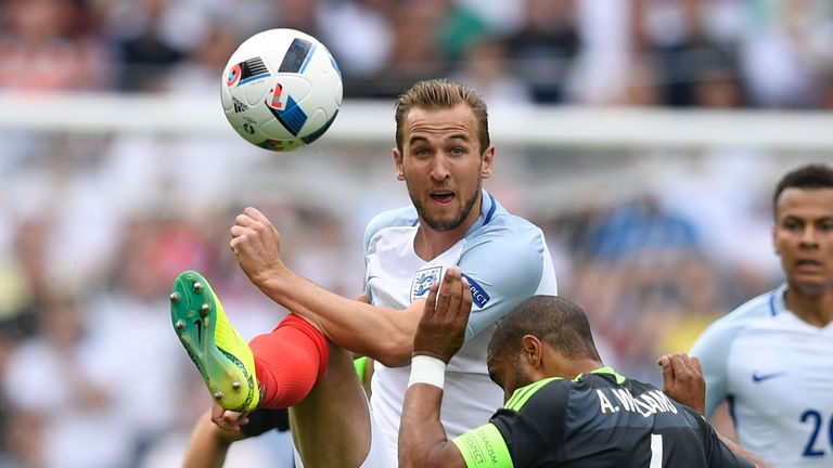 England's forward Harry Kane (L) vies for the ball with Wales' defender Ashley Williams during the Euro 2016 group B football match between England and Wal