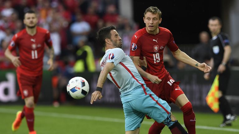Turkey's defender Gokhan Gonul (L) vies with Czech Republic's midfielder Ladislav Krejci