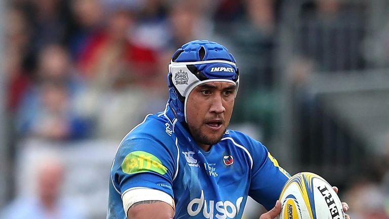 BATH, ENGLAND - MAY 07:  Leroy Houston of Bath charges upfield during the Aviva Premiership match between Bath and Leicester Tigers at the Recreation Groun