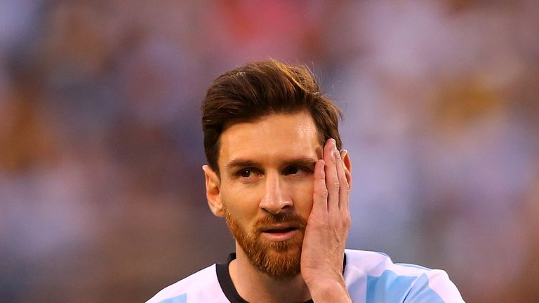 EAST RUTHERFORD, NJ - JUNE 26: Lionel Messi #10 of Argentina looks on against Chile during the Copa America Centenario Championship match at MetLife Stadiu