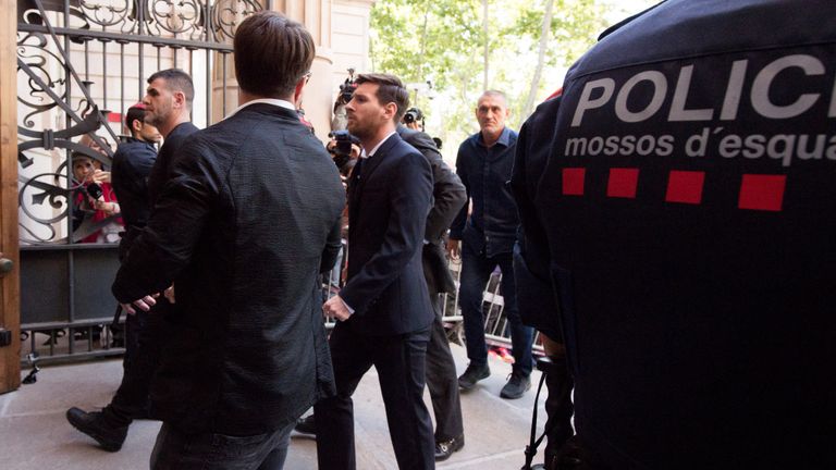 Barcelona's Lionel Messi arrives at court