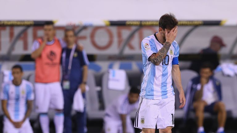 EAST RUTHERFORD, NJ - JUNE 26:  Lionel Messi #10 of Argentina reacts after he missed a penalty kick against Chile during the Copa America Centenario Champi